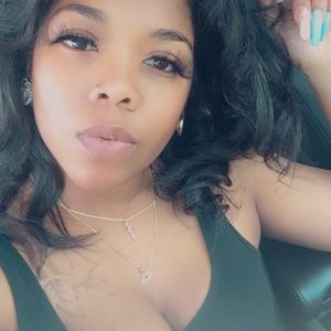 Meet your Posher, Phalessia